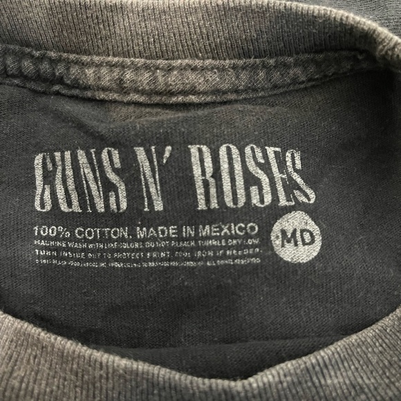 Guns N’ Roses Rock band skull  T-shirt. Size medium “not in this lifetime” 2016 - Picture 5 of 5